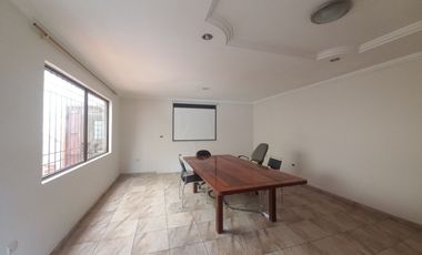 CASA COMERCIA EN RENTA EN LA AV. SOLANO