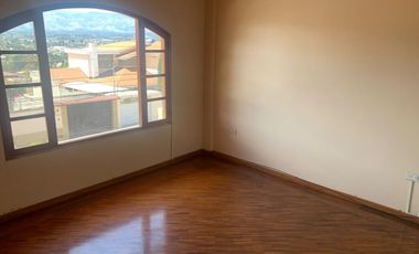 Renta Casa De 3 Habitaciones . Conocoto
