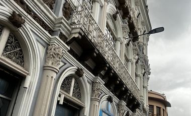 HERMOSA CASA EN VENTA  PATRIMONIAL y COLONIAL ubicada  EN EL CENTRO DE CUENCA SECTOR SAN SEBASTIAN