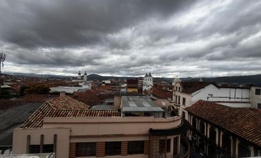 HERMOSA CASA EN VENTA  PATRIMONIAL y COLONIAL ubicada  EN EL CENTRO DE CUENCA SECTOR SAN SEBASTIAN