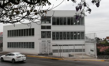 OFICINAS NUEVAS  300 M2, CORREDOR COMERCIAL, EN ESQUINA   COL. LA PAZ FRENTE A ESTACION DE METROBÚS Y COMERCIOS