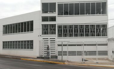 OFICINAS NUEVAS  300 M2, CORREDOR COMERCIAL, EN ESQUINA   COL. LA PAZ FRENTE A ESTACION DE METROBÚS Y COMERCIOS