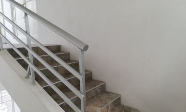 OFICINAS NUEVAS  300 M2, CORREDOR COMERCIAL, EN ESQUINA   COL. LA PAZ FRENTE A ESTACION DE METROBÚS Y COMERCIOS