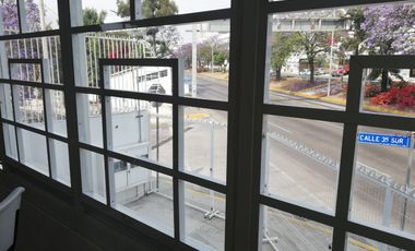 OFICINAS NUEVAS  300 M2, CORREDOR COMERCIAL, EN ESQUINA   COL. LA PAZ FRENTE A ESTACION DE METROBÚS Y COMERCIOS