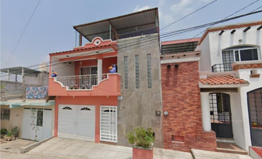 SE VENDE BONITA Y AMPLIA CASA EN CHIAPAS
