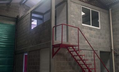 RENTO BODEGA DE 240 M2  AL LADO SANATORIO JESUS MÉDICO DE ZINACANTEPEC.