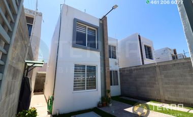 SE VENDE CASA EN GRAN HACIENDA CELAYA GTO.  SOBRE AVENIDA 1 RECAMARA PLANTA BAJA Y DOS PLANTA ALTA cerca del colegio Rosenblueth Campus Universitario