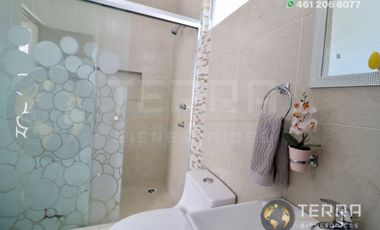 SE VENDE CASA EN GRAN HACIENDA CELAYA GTO.  SOBRE AVENIDA 1 RECAMARA PLANTA BAJA Y DOS PLANTA ALTA cerca del colegio Rosenblueth Campus Universitario