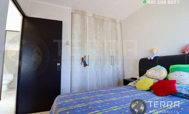 SE VENDE CASA EN GRAN HACIENDA CELAYA GTO.  SOBRE AVENIDA 1 RECAMARA PLANTA BAJA Y DOS PLANTA ALTA cerca del colegio Rosenblueth Campus Universitario