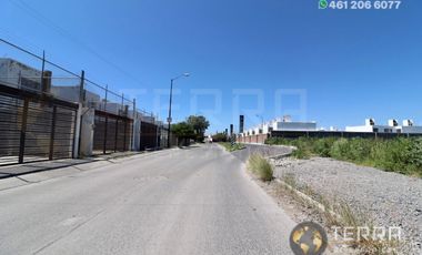 SE VENDE CASA EN GRAN HACIENDA CELAYA GTO.  SOBRE AVENIDA 1 RECAMARA PLANTA BAJA Y DOS PLANTA ALTA cerca del colegio Rosenblueth Campus Universitario