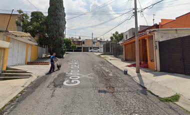 ¡¡Invierte Inteligente, Compra en Remate !! Venta de Hermosa Casa en Exclusiva Zona, Col. Lomas Lindas Edo Mex...