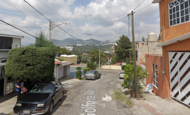 ¡¡Invierte Inteligente, Compra en Remate !! Venta de Hermosa Casa en Exclusiva Zona, Col. Lomas Lindas Edo Mex...