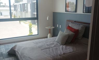 ¡Casa de dos niveles en fraccionamiento privado!