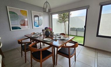 ¡Casa de dos niveles en fraccionamiento privado!