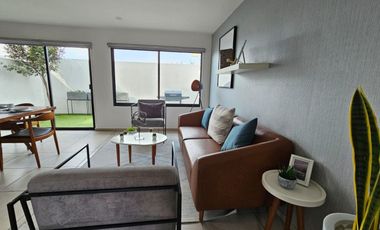 ¡Casa de dos niveles en fraccionamiento privado!