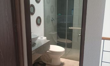 ¡Casa de dos niveles en fraccionamiento privado!