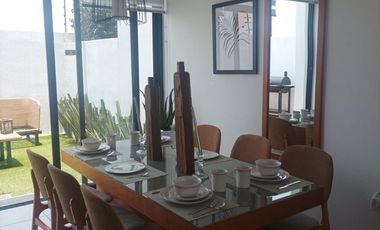 ¡Casa de dos niveles en fraccionamiento privado!