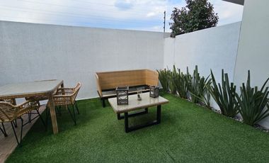 ¡Casa de dos niveles en fraccionamiento privado!