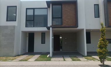 ¡Casa en fraccionamiento lista para estrenar!