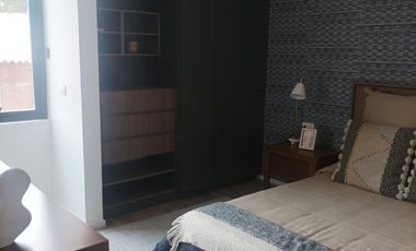 ¡Preciosa casa de dos niveles en fraccionamiento privado!