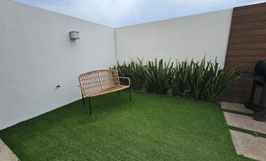 ¡Preciosa casa de dos niveles en fraccionamiento privado!