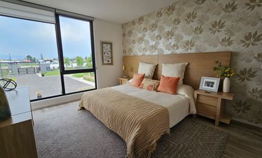 ¡Preciosa casa de dos niveles en fraccionamiento privado!