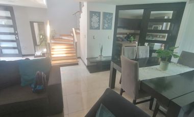 Casa en venta al sur de pachuca, fraccionamiento residencial con acceso controlado.