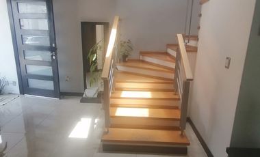 Casa en venta al sur de pachuca, fraccionamiento residencial con acceso controlado.