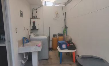 Casa en venta al sur de pachuca, fraccionamiento residencial con acceso controlado.