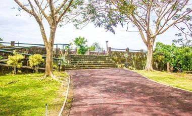 FOR RENT Serenity Defined: Golf Course Outlook 3-Bedroom Residence in Silang, Tagaytay