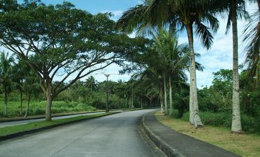 FOR RENT Serenity Defined: Golf Course Outlook 3-Bedroom Residence in Silang, Tagaytay