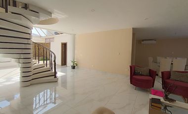 VENDO CASA EN NUEVA KENNEDY,  REMODELADA LA PLANTA BAJA