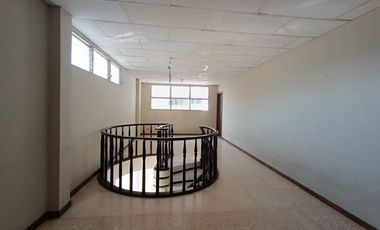 VENDO CASA EN NUEVA KENNEDY,  REMODELADA LA PLANTA BAJA