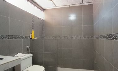 VENDO CASA EN NUEVA KENNEDY,  REMODELADA LA PLANTA BAJA