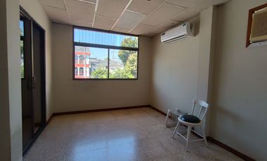 VENDO CASA EN NUEVA KENNEDY,  REMODELADA LA PLANTA BAJA