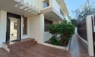 VENDO CASA EN NUEVA KENNEDY,  REMODELADA LA PLANTA BAJA