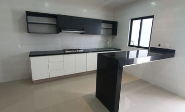 Casas nuevas en Col. Linda Vista, cerca de Calz. Lázaro Cárdenas. 3 recámaras con baño completo c/u