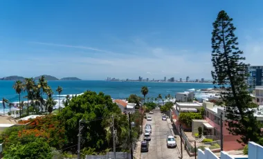 Casa de lujo en Venta con vista panoramica al mar, a pasos del Malecon y cerca del centro Historico de Mazatlán
