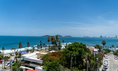 Casa de lujo en Venta con vista panoramica al mar, a pasos del Malecon y cerca del centro Historico de Mazatlán