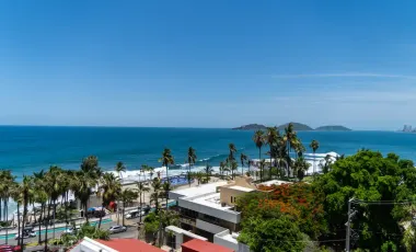 Casa de lujo en Venta con vista panoramica al mar, a pasos del Malecon y cerca del centro Historico de Mazatlán