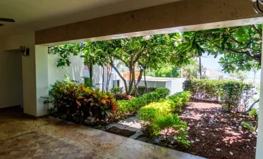 Casa de lujo en Venta con vista panoramica al mar, a pasos del Malecon y cerca del centro Historico de Mazatlán