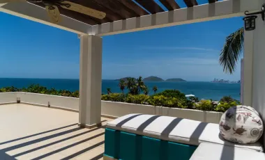 Casa de lujo en Venta con vista panoramica al mar, a pasos del Malecon y cerca del centro Historico de Mazatlán