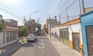 ¡¡Gran Oportunidad de Inversión!! Hermosa y Amplia Casa en una de las Mejores Zonas de Zapopan Jalisco