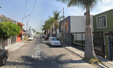 CASA DE 2 NIVELES EN COLONIA ATLAS, GUADALAJARA, JALISCO