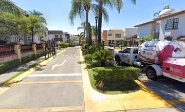 ¡¡Invierte Inteligente, Compra en Remate !! Venta de Hermosa Casa en Exclusiva Zona, Col. Virreyes Zapopan Jal..