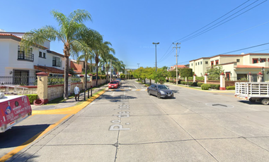 ¡¡Invierte Inteligente, Compra en Remate !! Venta de Hermosa Casa en Exclusiva Zona, Col. Virreyes Zapopan Jal..