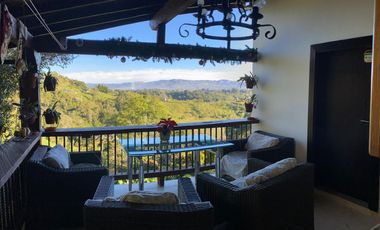 Venta de finca Lote 10.752 m2,  2 casas, El lugar ideal para vivir, a 6 kilómetros del Aeropuerto de Rionegro