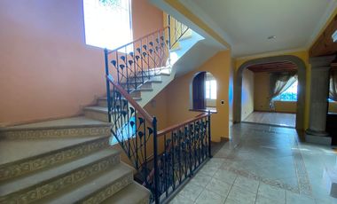 CASA EN RENTA COL. VISTA BELLA, ARQUITECTURA COLONIAL MEXICANA CON ALBERCA