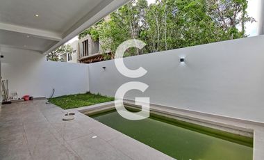 Casa en Venta en Cancún en Res. Vía Cumbres con Alberca y Terraza