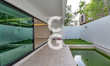 Casa en Venta en Cancún en Res. Vía Cumbres con Alberca y Terraza